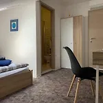 Roompoint Bed & Breakfast 3*