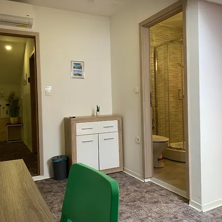 Roompoint 3* Liubliana