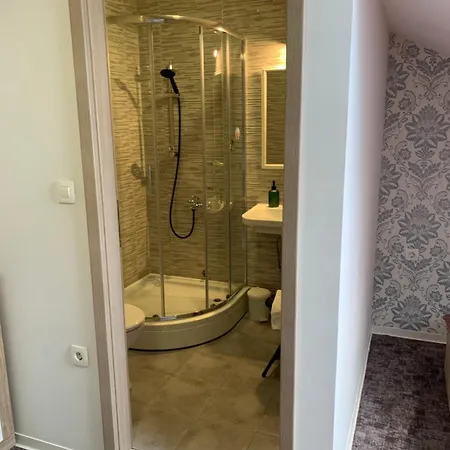Roompoint Bed and breakfast 3*