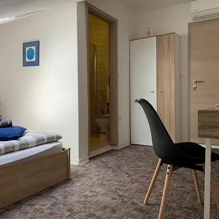 Roompoint Bed and breakfast 3*