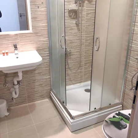 Nočitev z zajtrkom Roompoint