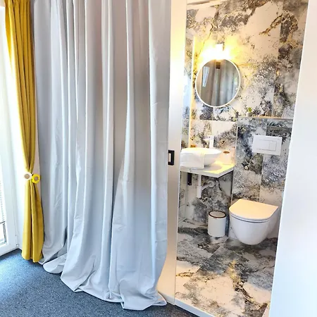 Roompoint Bed & Breakfast 3*