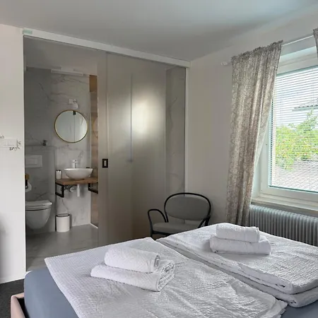 Roompoint Nočitev z zajtrkom 3*