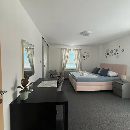 Nočitev z zajtrkom Roompoint 3*