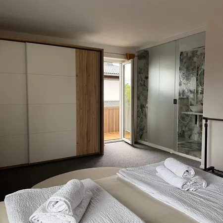 Roompoint Bed & Breakfast 3*