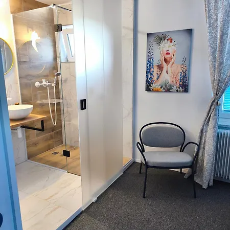 Roompoint Bed & Breakfast