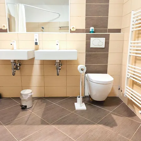 Roompoint Bed & Breakfast 3*