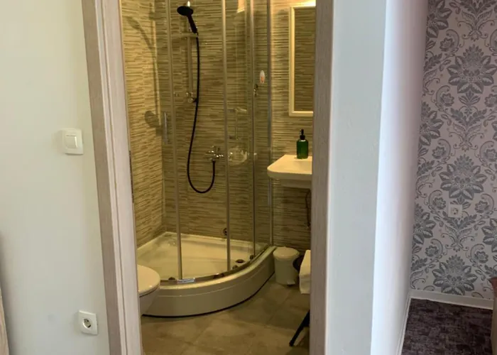 Roompoint Bed & Breakfast 3*