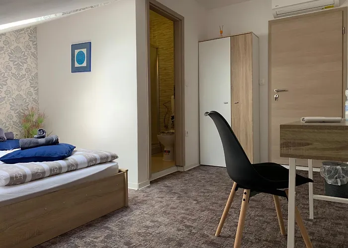 Roompoint Bed & Breakfast 3*