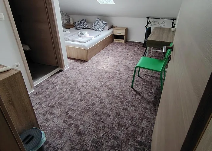 Roompoint Bed & Breakfast 3*